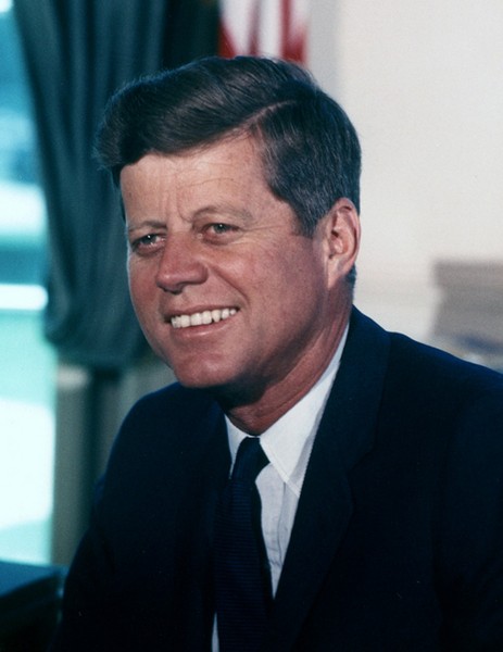 John F. Kennedy là một trong những  tổng thống Mỹ giàu có nhất trong lịch sử quốc gia này. Theo ước tính, tài sản của Tổng thống Kennedy là 1 tỷ USD. Số tài sản này đa số là tài sản thừa kế mà Tổng thống Kennedy nhận được từ người cha. Tổng thống Kennedy cũng làm giàu thông qua thị trường chứng khoán và bất động sản.